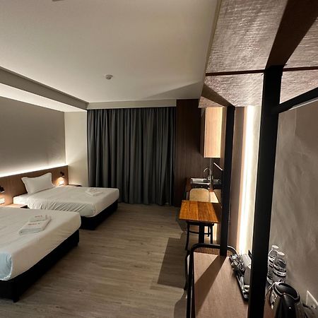 Roxy Hotel Aiman Кучинг Экстерьер фото